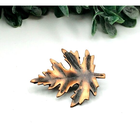 Vintage Copper-Tone Maple Leaf Brooch Pin - Picture 1 of 3